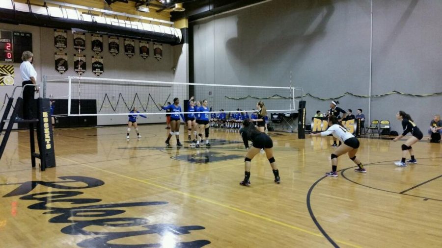 Volleyball falls to strong Sherwood team, becomes 7-4