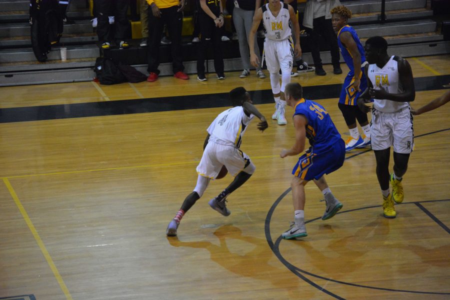 RM Boys Basketball falls to Gaithersburg in first game of the season