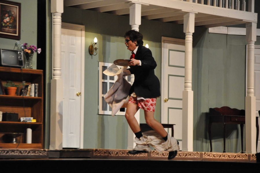 An unplanned review of Noises Off, a show by RMs Black Maskers