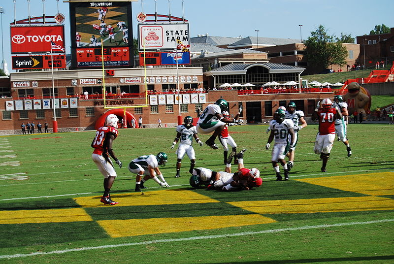 800px-UMD-EMU_football_game_on_Sep_21_2008