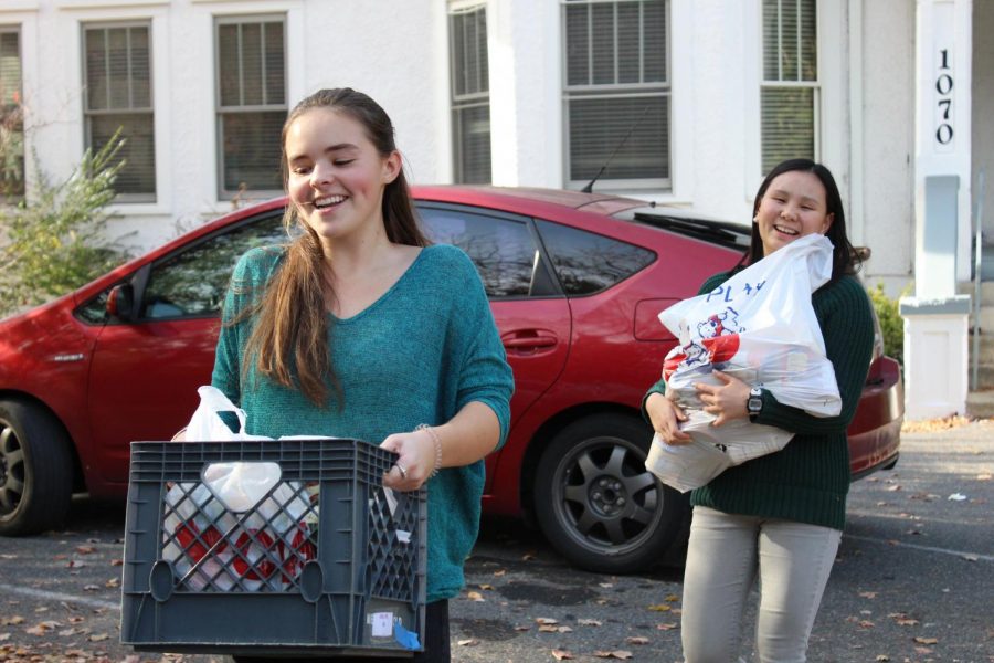 Seniors+Samantha+Brown+%28front%29+and+Elizabeth+Mao+%28back%29+move+canned+foods+at+Stepping+Stones+Homeless+Shelter.