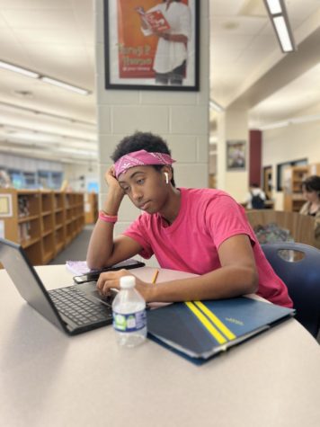 Senior Monty Mulugeta attempts his college applications in the RM media center. 