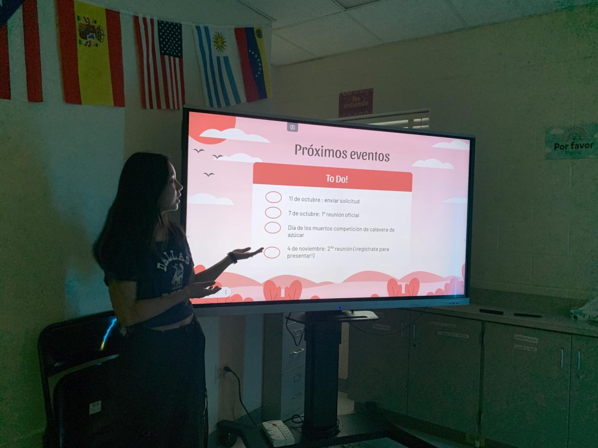 Photo of the Day: Spanish Honor Society holds interest meeting