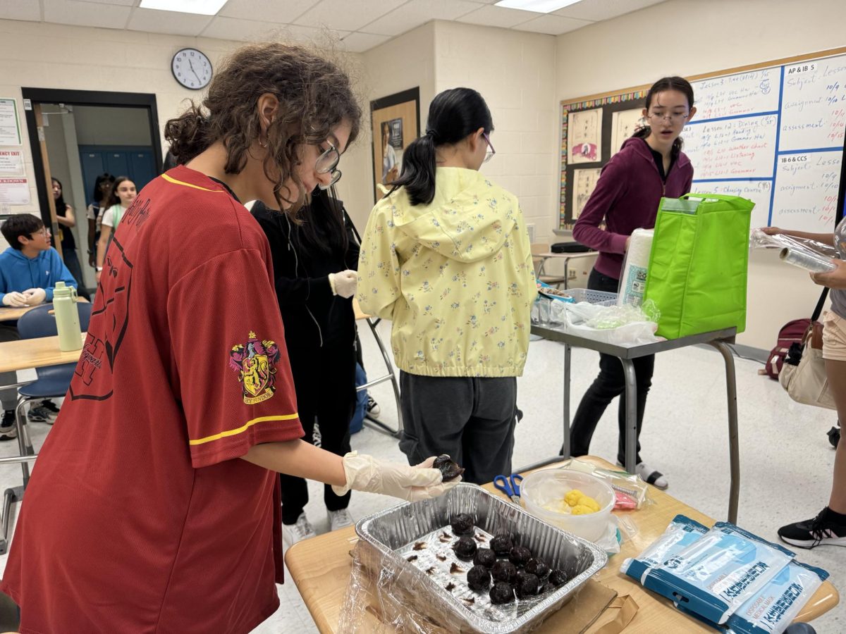 Photo of the Day: Chinese Culture Club makes mooncakes