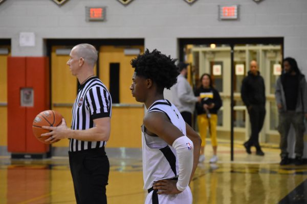 Navigation to Story: Photo of the Day : Boys’ Basketball battles in regional finals