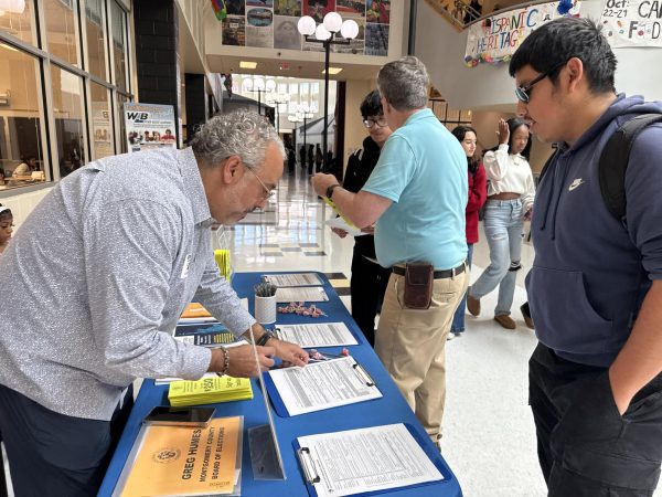 Photo of the Day: Election worker registration on Main Street
