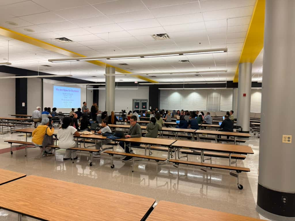 Students attend a financial aid workshop.
