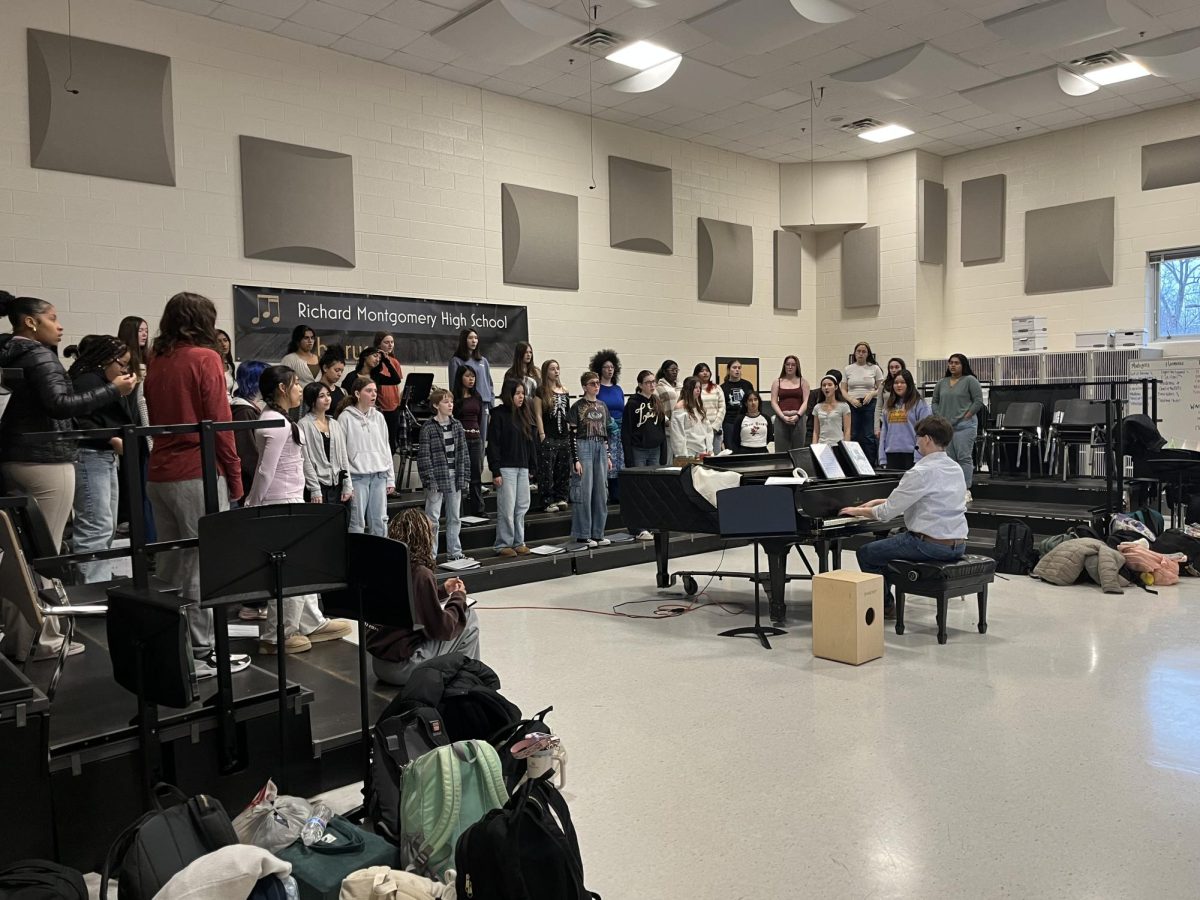 Madrigals singers rehearse in the chorus room leading up to winter break, preparing to jingle their way down the hallways.